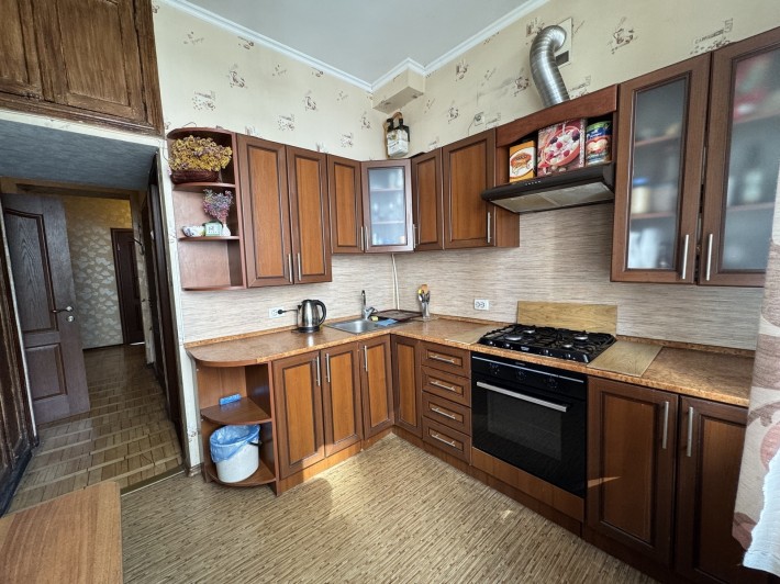 Продаж 3-кімнатної квартири площею 77,4 кв.м у сталінському будинку на вул. Борщагівська, 189. - фото 1