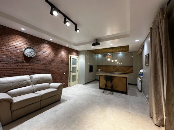 Оренда Автономного 4 кімнатного Будинку Дома в хорошому районі Черновцы