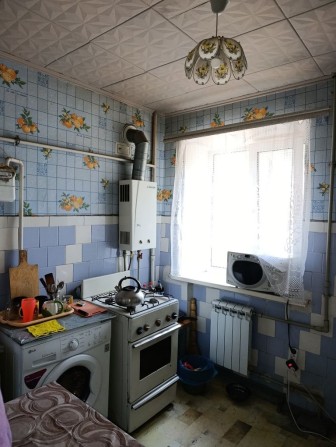 Продам 2 комн кв Днепрострой 2 эт - фото 1