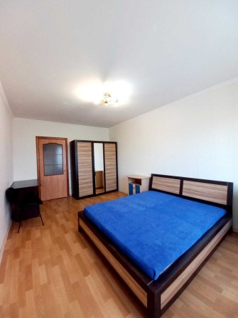 Ахматової 28, простора 3к квартира , м Позняки 15 хв, ТОРГ ! - фото 1