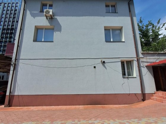 Здам 3 поверховий будинок 6 кімнат, в центрі Києва. Киев