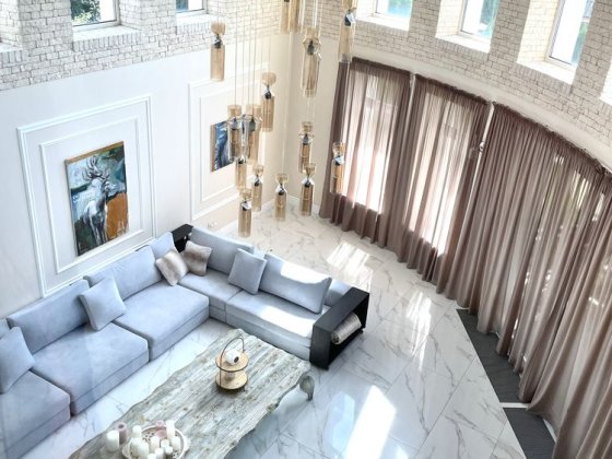 Терміново! Поруч центр, генератор, 4 спальні, паркінг,цоколь Киев