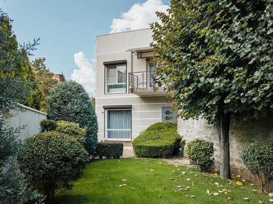 красивый, компактный домик на Гаршина, Костанди, газон Одесса