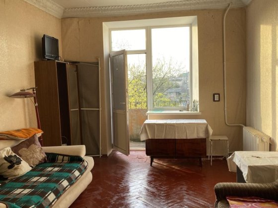 Кімната з балконом, Олександрівський район, гарний стан.