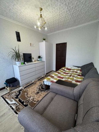 Комната в коммунальной квартире на  ул. Люстдорфская дор./Космонавтов. - фото 1