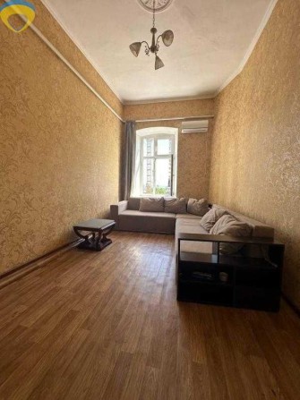 Продам 2 кімнати з ремонтом в центрі міста з видом на Морський залив! - фото 1