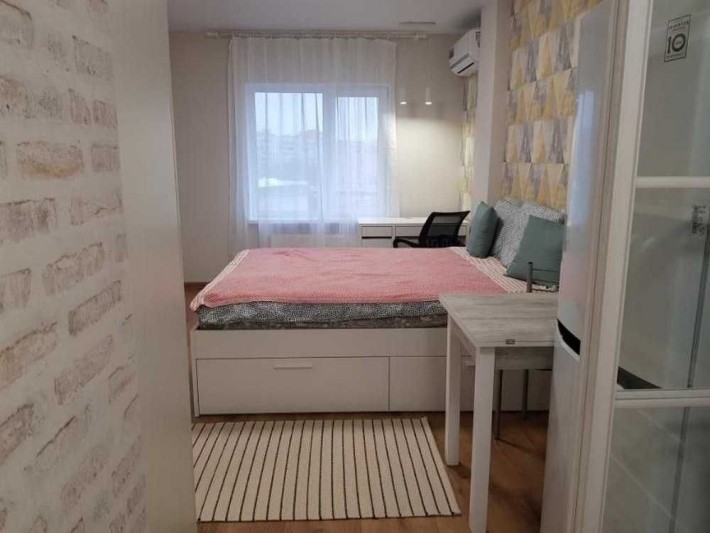 Продам 1к.кв студию  с ремонтом ЖК метро Защитников Украины (403919) - фото 1