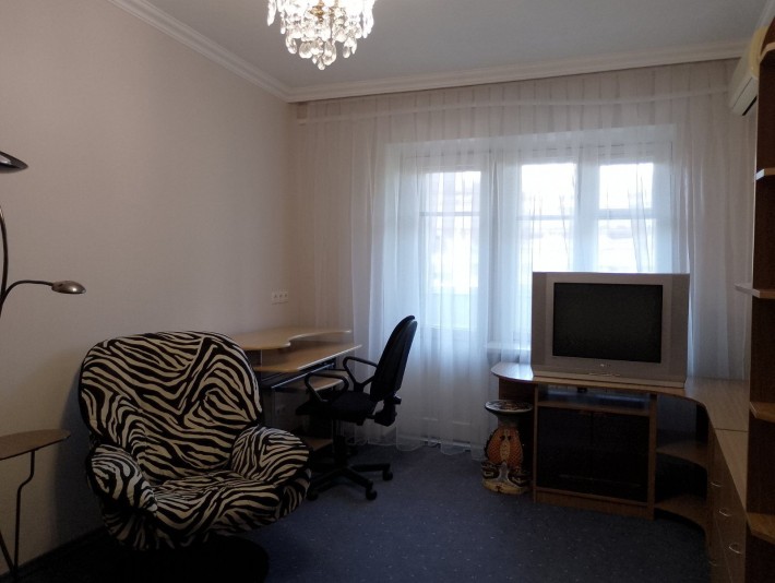Сдаю 1-кв Центр ул.Троицкая/ул.Канатная с балконом- 8500гр - фото 1