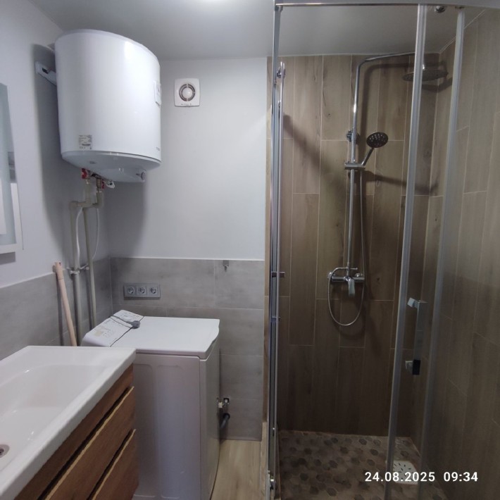 Світла квартира у приватному будинку, 20 хв до метро - фото 1