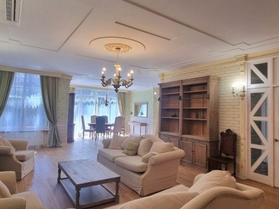 Романков дом в лесу с бассейном и подвалом Романков