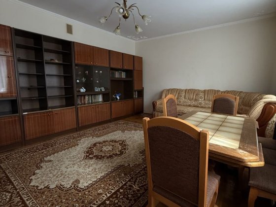 Оренда особняка (1-поверх) у м. Винники з окремим входом . Винники