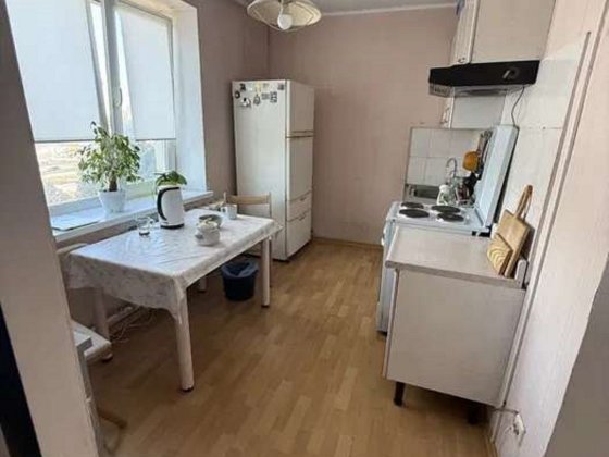 Продаж 1 кімн. по вул. Левка Лук'яненка 2м, метро Мінська. Київ