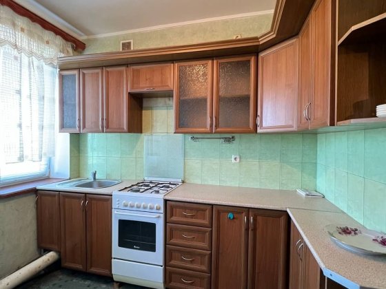 Продається чотирикімнатна квартира по Садовій Бердичев