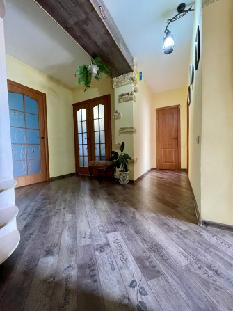 Продається 3-кімнатна квартира в центрі поруч з термальними басейнами - фото 1