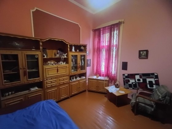 ПРОДАЖ великої (40 кв.м) 1 кімнатної КВАРТИРИ у ЦЕНТРІ,є підвал, гараж