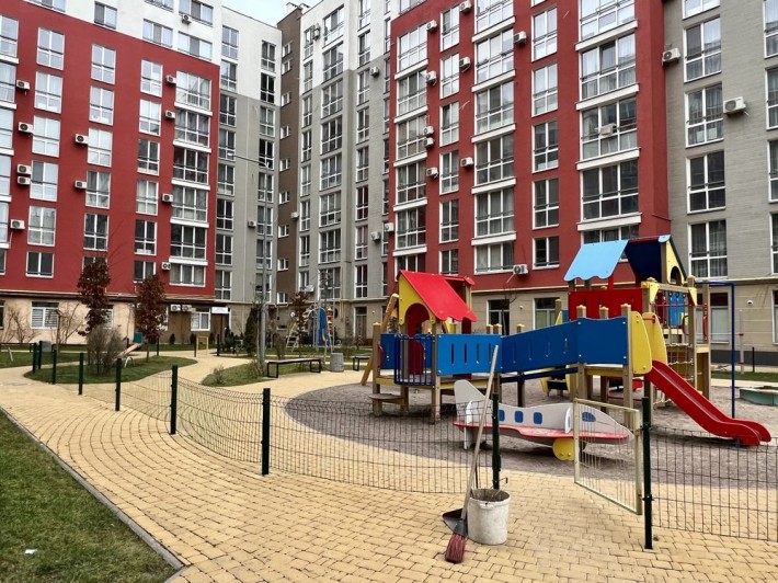 ЖК Столичний 2-х кім квартира 63м2 з частковим ремонтом - фото 1