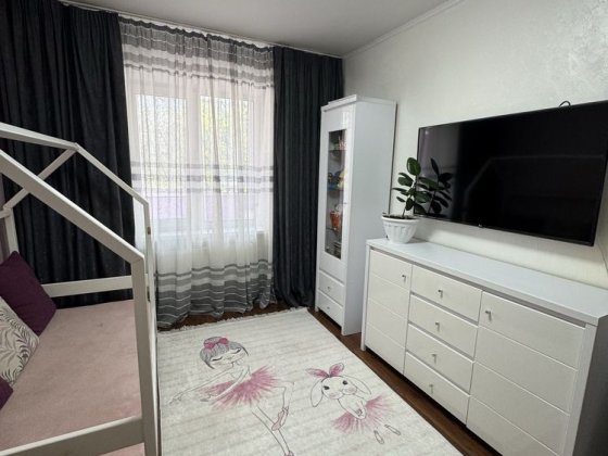 Продам 2-ком.Левый берег,11 мкрн С Ремонтом!Автономка газ! Каменское