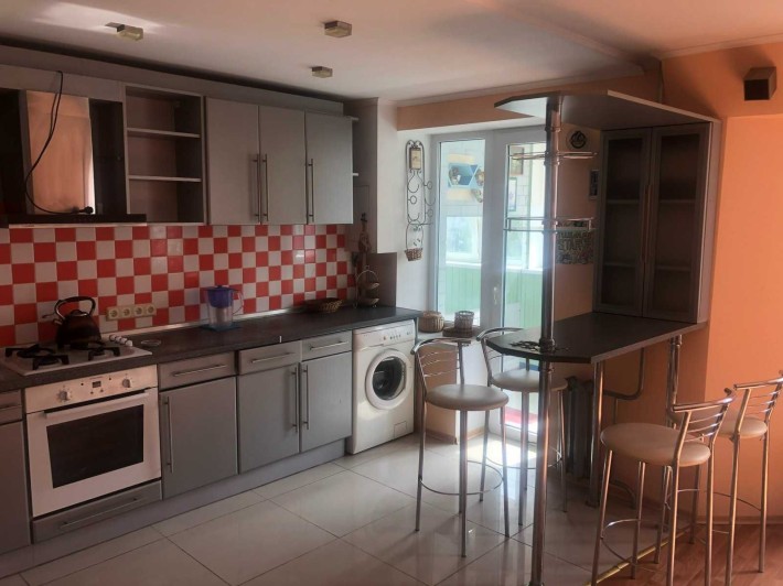 Вишгород, центр, трикімнатна! - фото 1