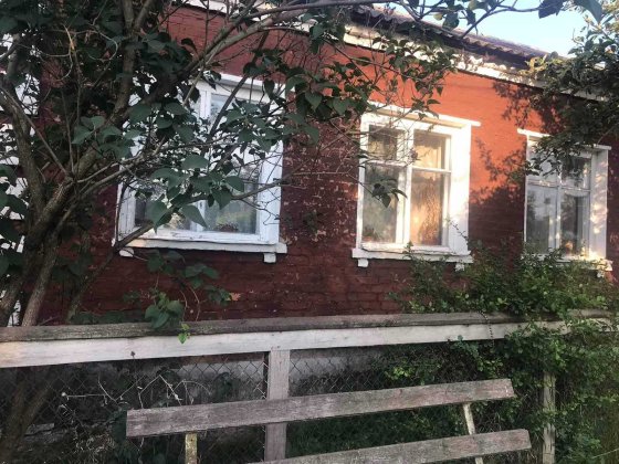 Продається 3-кімнатна квартира в 3-х квартирному 1-поверховому буд. Глухов