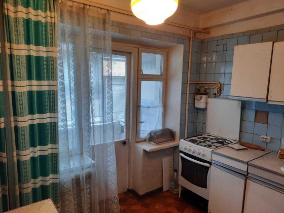 Продам 2 кімнатну квартиру, Вишгород, Симоненка 8, кімнати окремі Вышгород