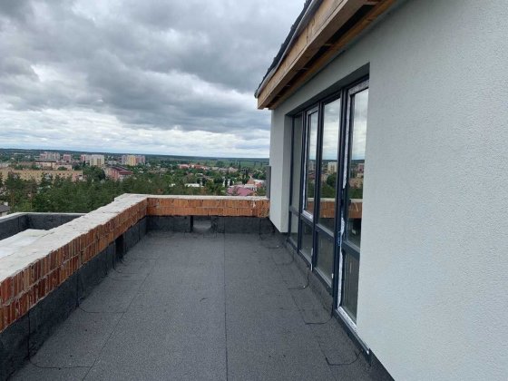 Дворівнева квартира з терасою біля лісу-простір, тиша і 15 хв до Києва Гостомель