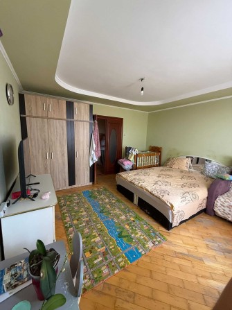 Хороша ціна! Продам трикімнатну квартиру в центрі міста Долина! - фото 1