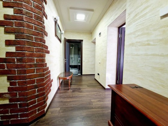 Продається дворівнева простора квартира у центрі м. Дрогобич Дрогобыч