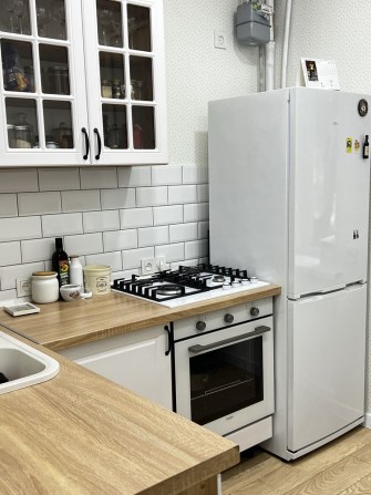 Продается 2-комнатная квартира 50 м² с ремонтом и техникой - фото 1