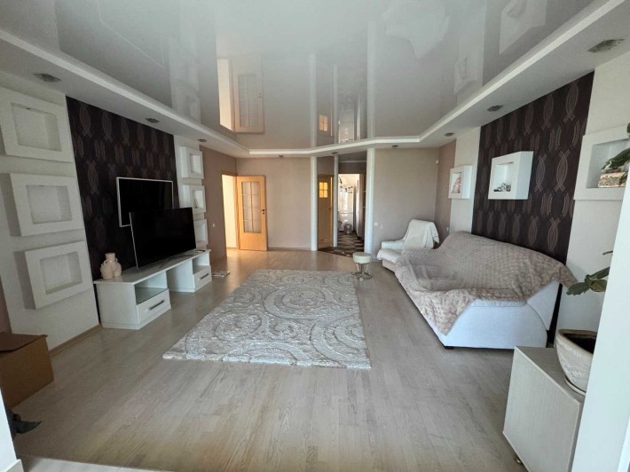 Продається елітна 3-кімнатна квартира в престижному районі Дрогобича! - фото 1