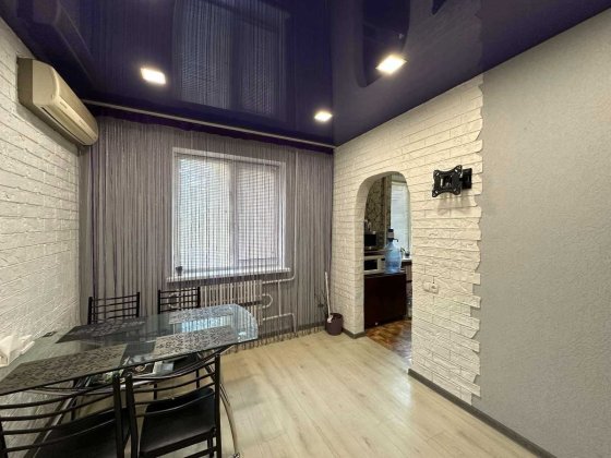 ПРОДАМ 4-кімн. квартиру на 4-му мікрорайоні Кам'янське