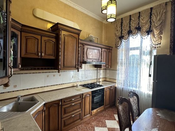 Розкішна 2 кім квартира з меблями та технікою Дубно