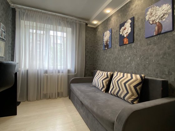 Продам 3 ком на 3 этаже в кирпичном доме раздельный с/у Каменское