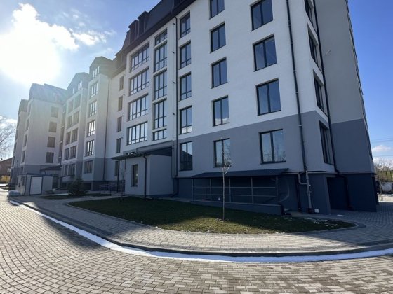 Простора 1 кім квартира 49,8м2, автономне опалення Дубно