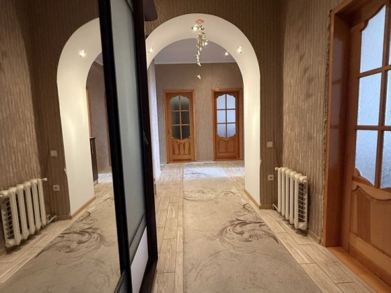 Простора квартира 122м2 з меблями, 5 школа