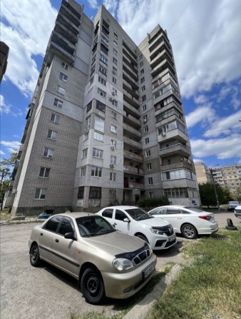 Продам 2 ком.квартиру. пр. Металлургов. МЖК. 4 этаж. Вид  на Лес. - фото 1