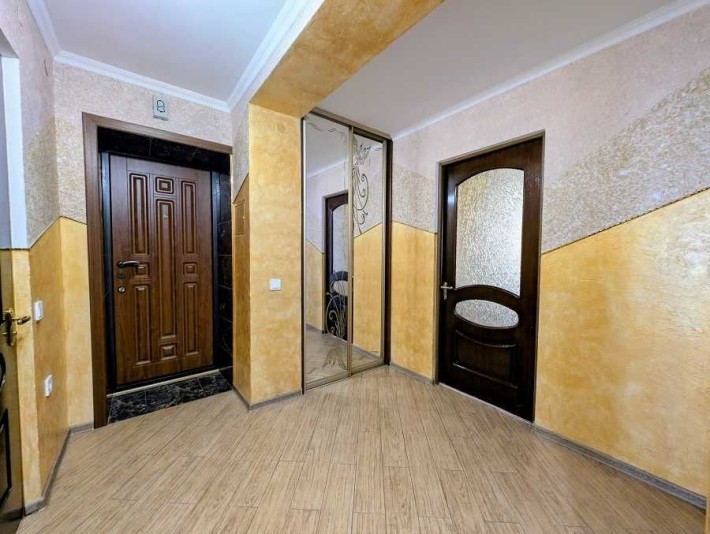 Продаж 3-х кімнатної квартири на вул. Коновальця - фото 1