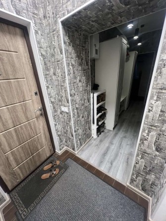 Продам 2 комнатную квартиру - фото 1