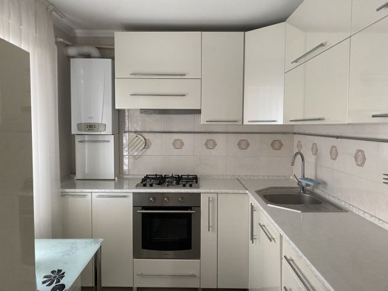 Продам 4х комнатную левый берег 1 мкр Кам'янське