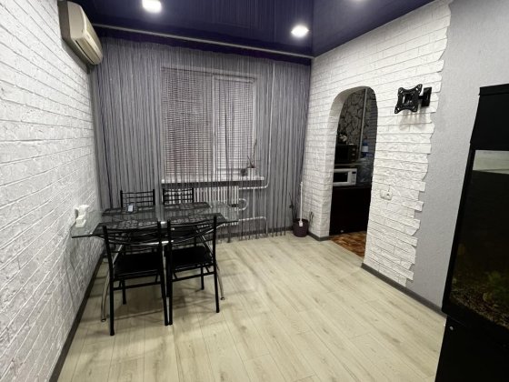 Продам 5-к в 4 комнатную левый берег 4 мкр Каменское