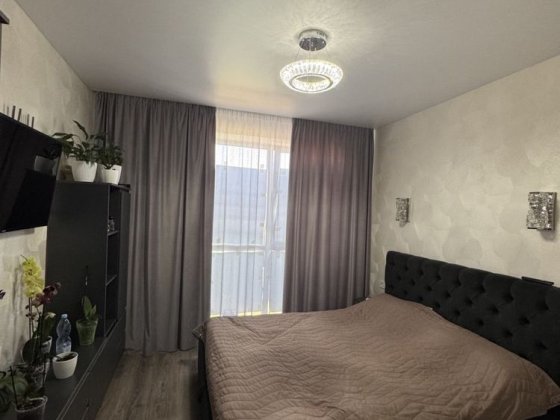 1 кімнатна квартира з балконом і власним дахом, де є додаткова кімната Гостомель