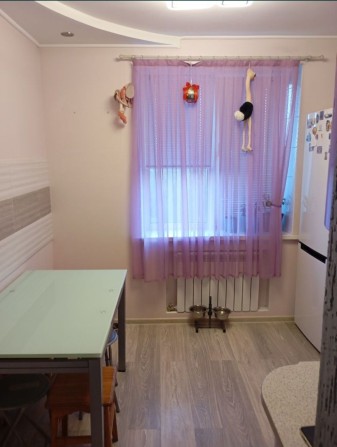 продам 2 комнатную квартиру на левом берегу 1 мкр - фото 1