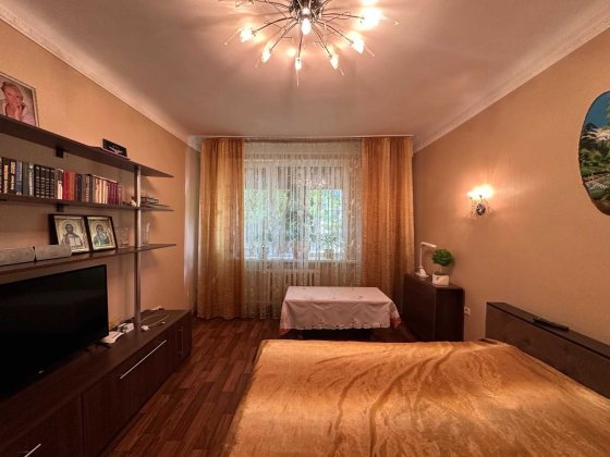 ТРИКІМНАТНА, район СК «Дніпровець» Кам'янське