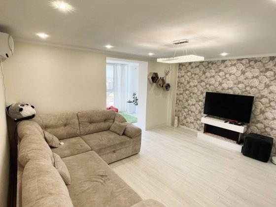 Світла 3-х квартира з ремонтом і видом на місто Кам'янське