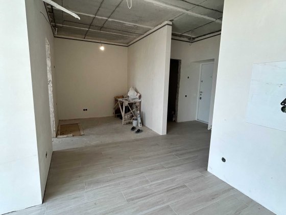 Велика однокімнатна квартра з частковим ремонтом мінімальне оформлення Гостомель