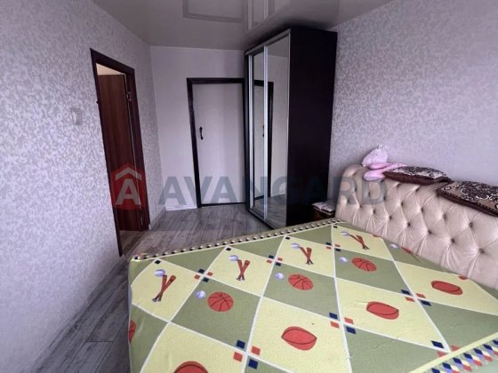 Продам. 4к.кв. 5 поверх. 10мкрн. Каменское