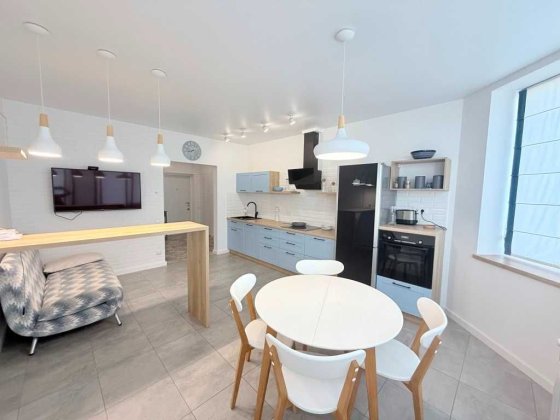 Продается 2к. квартира на среднем этаже! Общая площадь 79м2! Чорноморськ