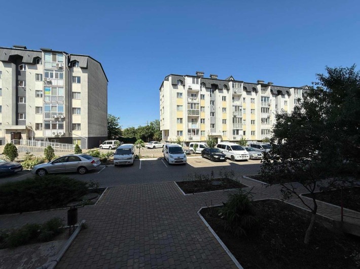 Продам простору 1 кімнатну квартиру з ремонтом - фото 1