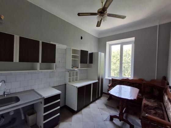 Продам 2к  Центр города Кам'янське