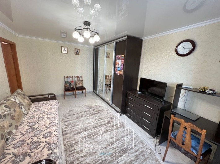 Продам чудову 1- кімнатну квартиру з ремонтом!

Загальна площа 37 м2 - фото 1