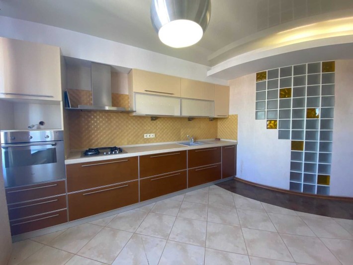 В продаже 3 комнатная в Монолите с евроремонтом и красивой панорамой - фото 1